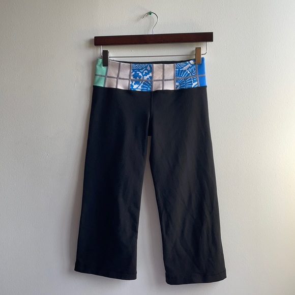 Reversable Lululemon Capris Size 4 - Picture 1 of 14